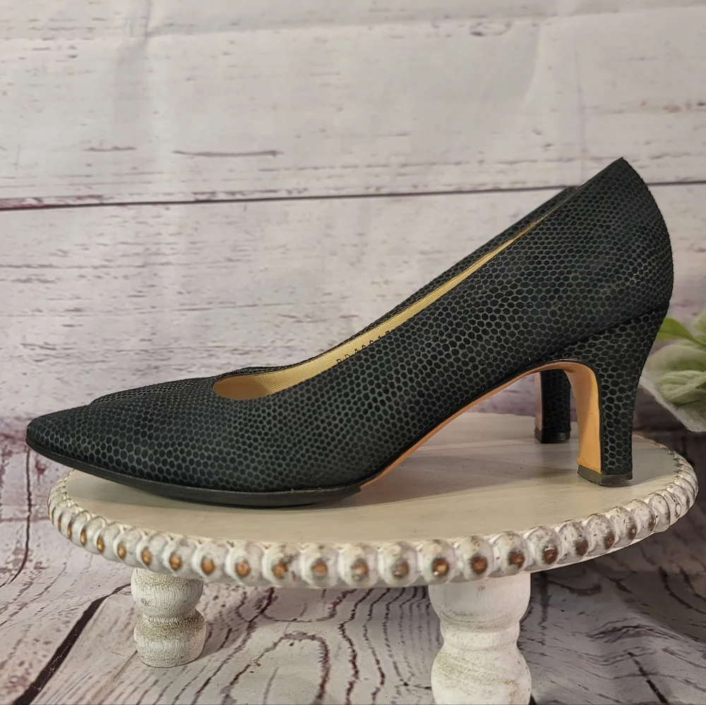 Vintage Salvatore Ferragamo Black Pebble Textured Suede Low Heel Pumps Italy 9B